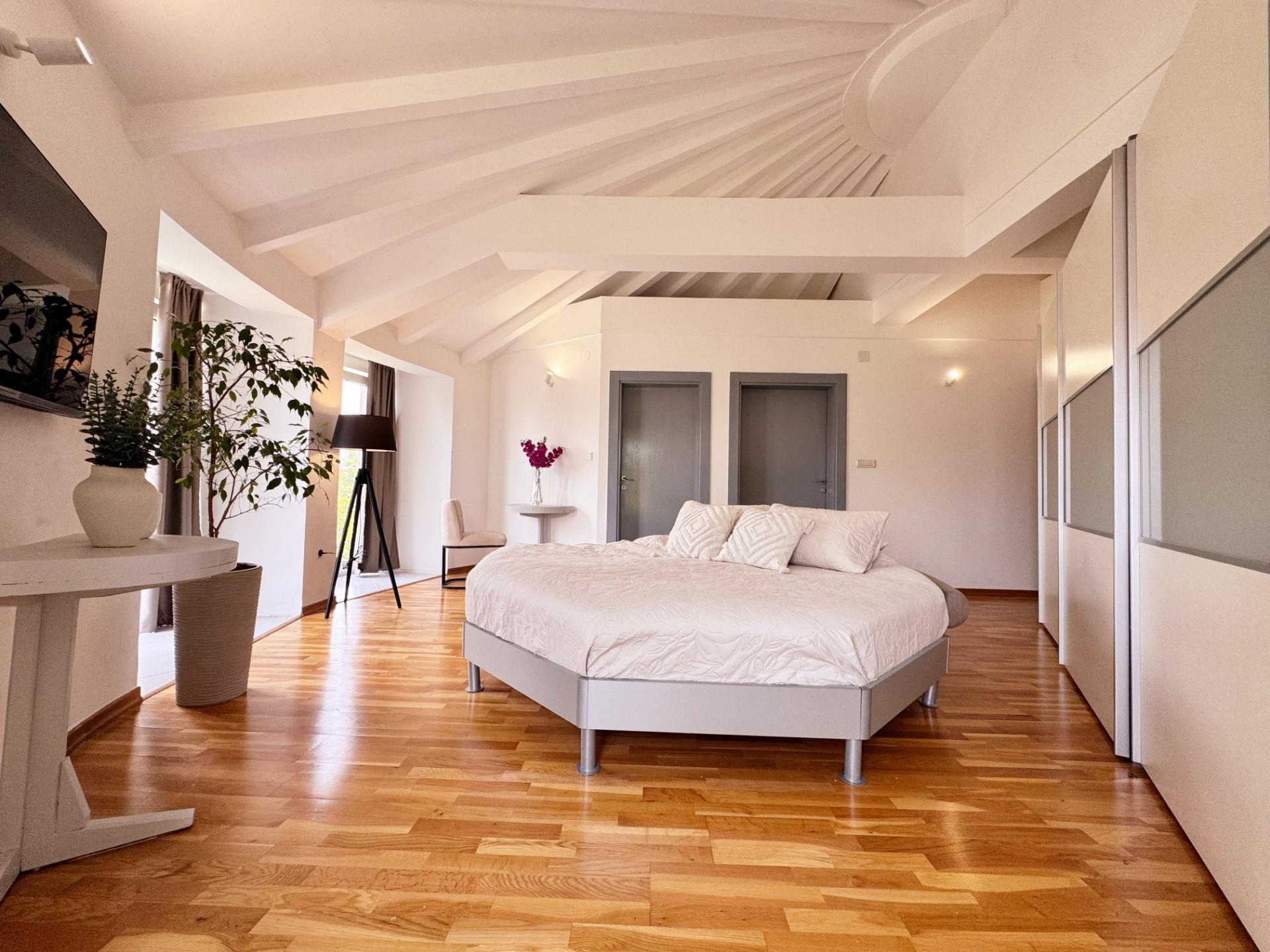 Elegant bedroom